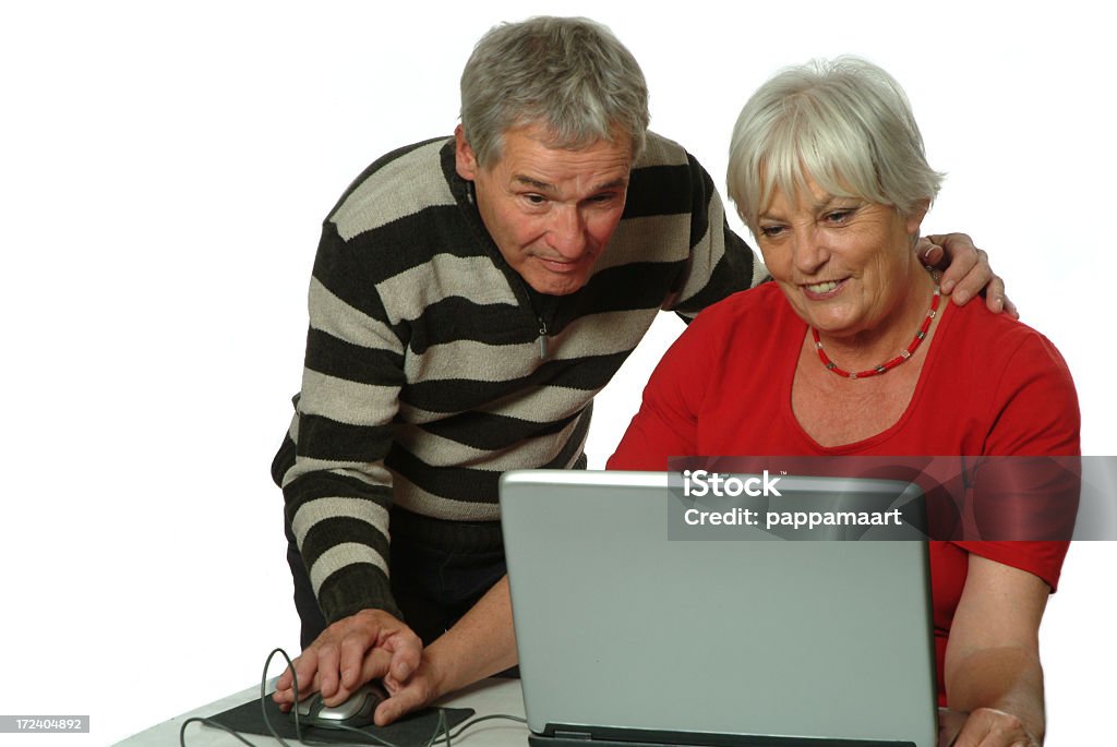 Senior hombre y mujer detrás de ordenador - Foto de stock de Fondo blanco libre de derechos