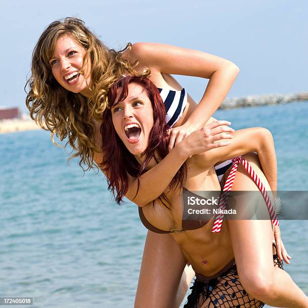 Strand Mädchen Stockfoto und mehr Bilder von Auf den Schultern - Auf den Schultern, Bewegung, Bikini