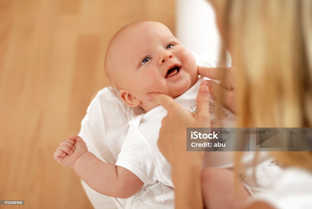 Bebé sonriente - Foto de stock de Bebé libre de derechos