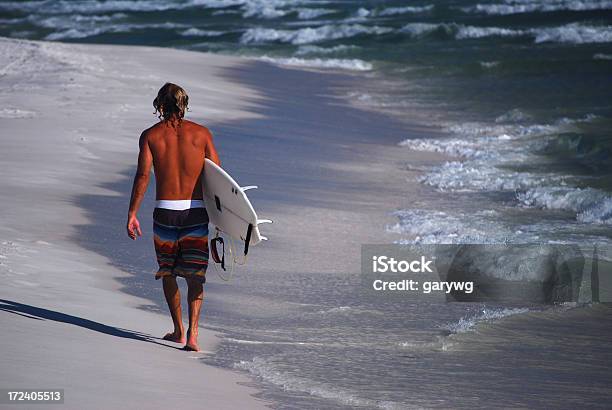 Foto de Passeio Surfista e mais fotos de stock de Fort Walton Beach - Fort Walton Beach, Adulto, Areia