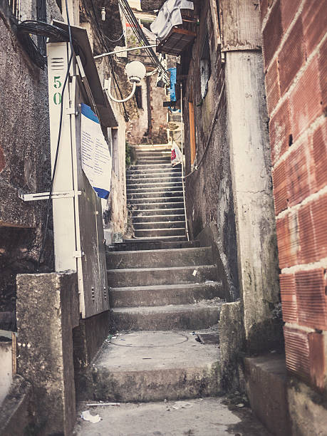 favelas straßen. - rio de janeiro brazil steps staircase stock-fotos und bilder