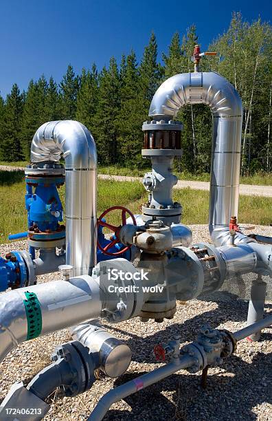 Pipeline Stockfoto und mehr Bilder von Ausrüstung und Geräte - Ausrüstung und Geräte, Baum, Eisen