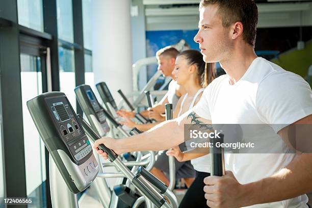 Fitness Personas Foto de stock y más banco de imágenes de 20 a 29 años - 20 a 29 años, Actividad, Actividades recreativas