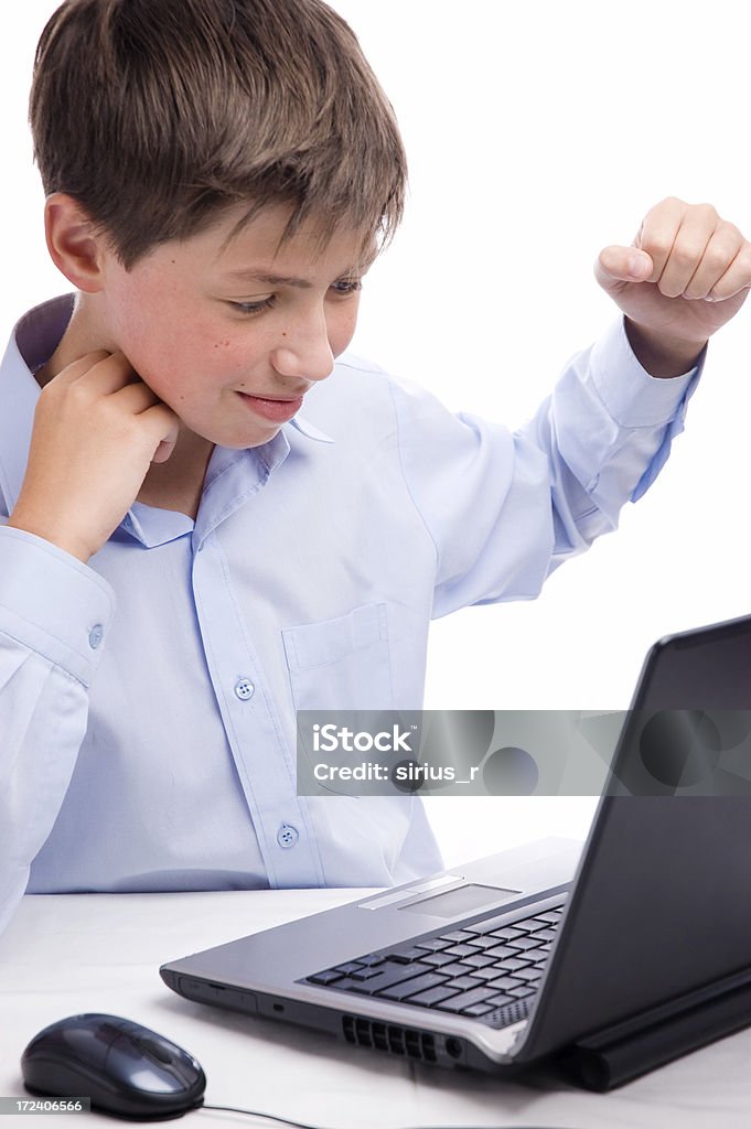 Niño con una computadora portátil - Foto de stock de Adolescente libre de derechos