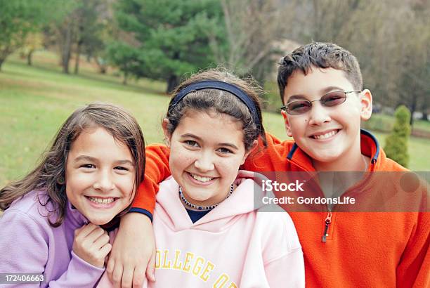 Juntos Foto de stock y más banco de imágenes de Niño - Niño, Puertorriqueño, Abrazar