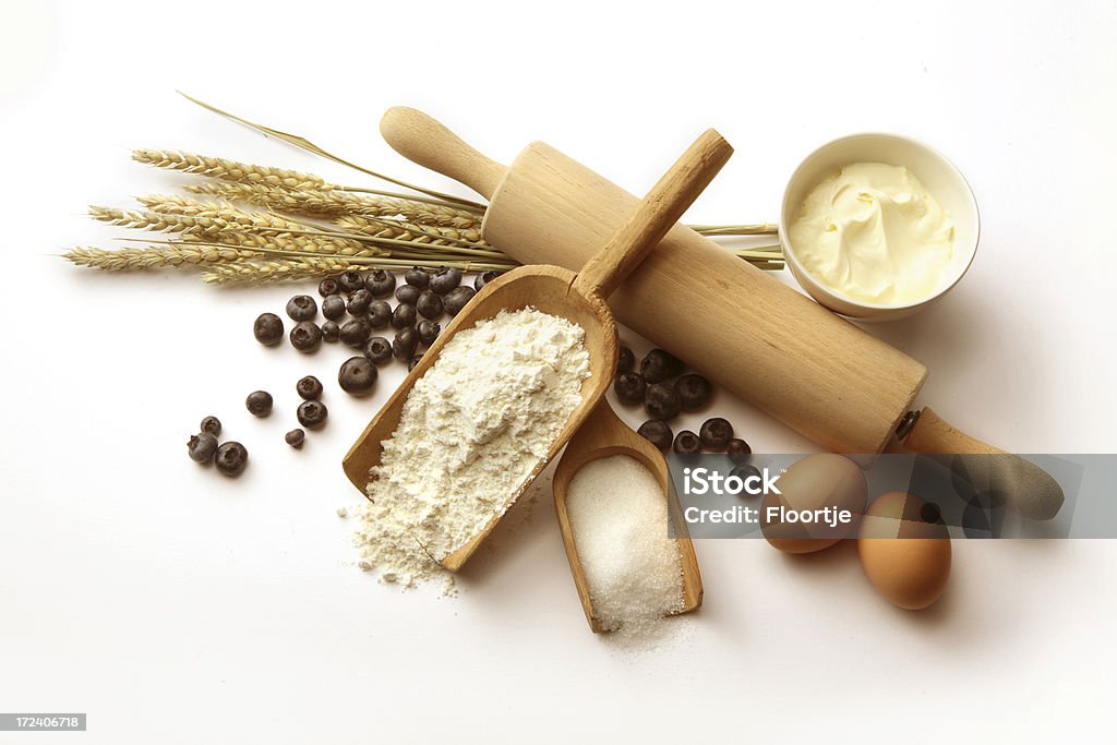 焼く素材：ブルーベリーのパイ（小麦粉、卵、ブルーベリー、砂糖とクリーム - 小麦のロイヤリティフリーストックフォト