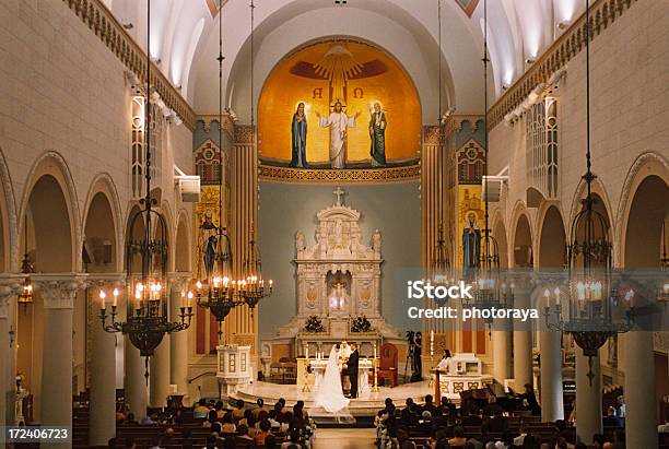 Große Katholische Hochzeit Stockfoto und mehr Bilder von Hochzeit - Hochzeit, Kirche, Katholizismus