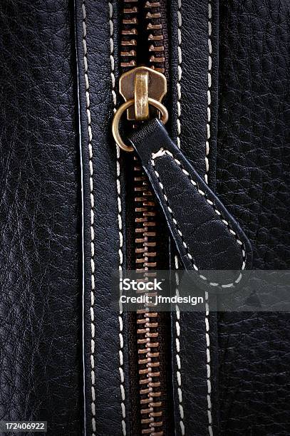 Borsa In Pelle Nera Con Dettaglio Zippper - Fotografie stock e altre immagini di Abbigliamento - Abbigliamento, Affari, Allacciare