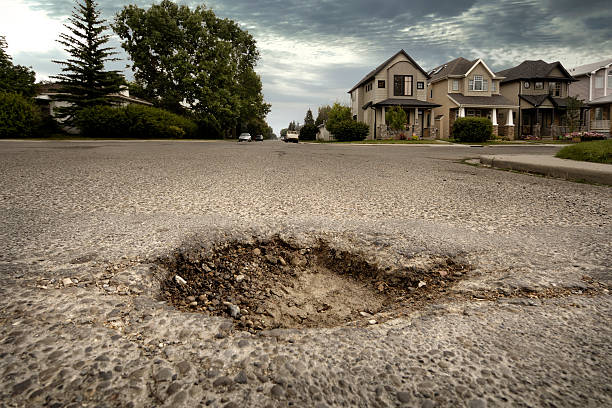 istock Pothole in Residential Neighbourhood 172407374