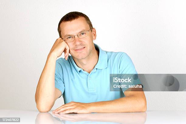 Hombre Feliz Foto de stock y más banco de imágenes de 40-49 años - 40-49 años, Adulto, Adulto de mediana edad