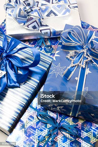 Haufen Von Chanukkageschenke Stockfoto und mehr Bilder von Chanukka - Chanukka, Geschenk, Blau