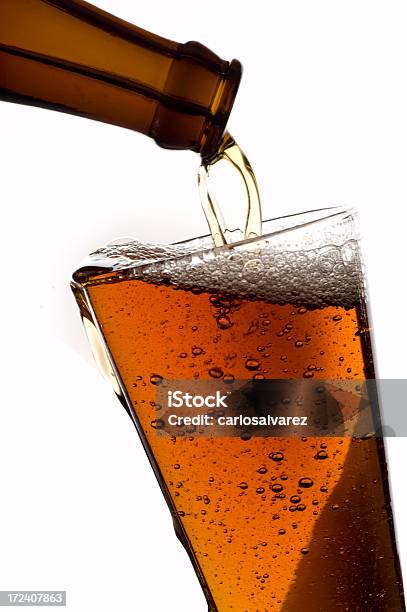 Nalewania Piwa - zdjęcia stockowe i więcej obrazów Alkohol - napój - Alkohol - napój, Bez ludzi, Białe tło