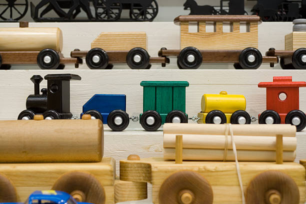 ディスプレイ、木製おもちゃの列車 ストックフォト
