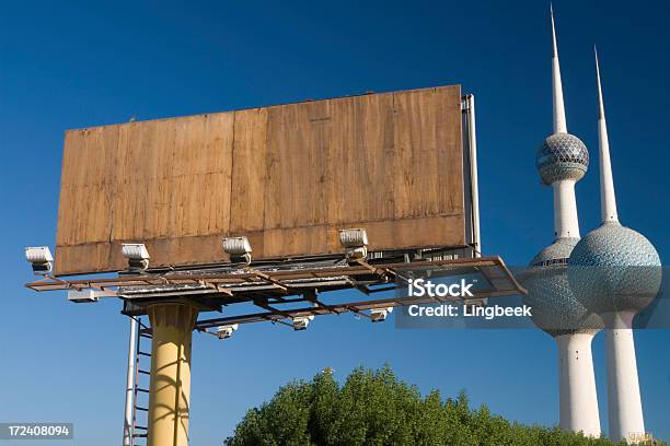 Foto de Billboard e mais fotos de stock de Cidade do Kuwait - Cidade do Kuwait, Kuwait, Rua