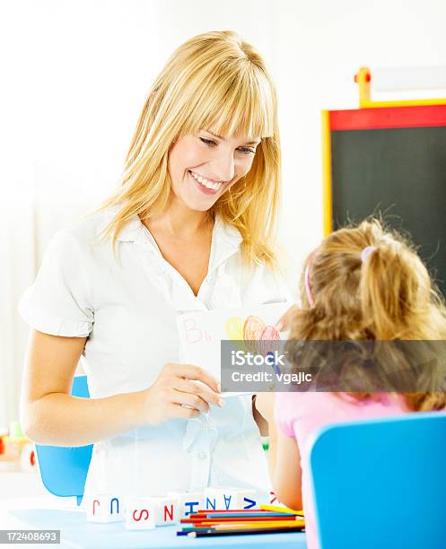 Photo libre de droit de Enfant À Orthophonie banque d'images et plus d'images libres de droit de Enfant d'âge pré-scolaire - Enfant d'âge pré-scolaire, Enseignant, Activité