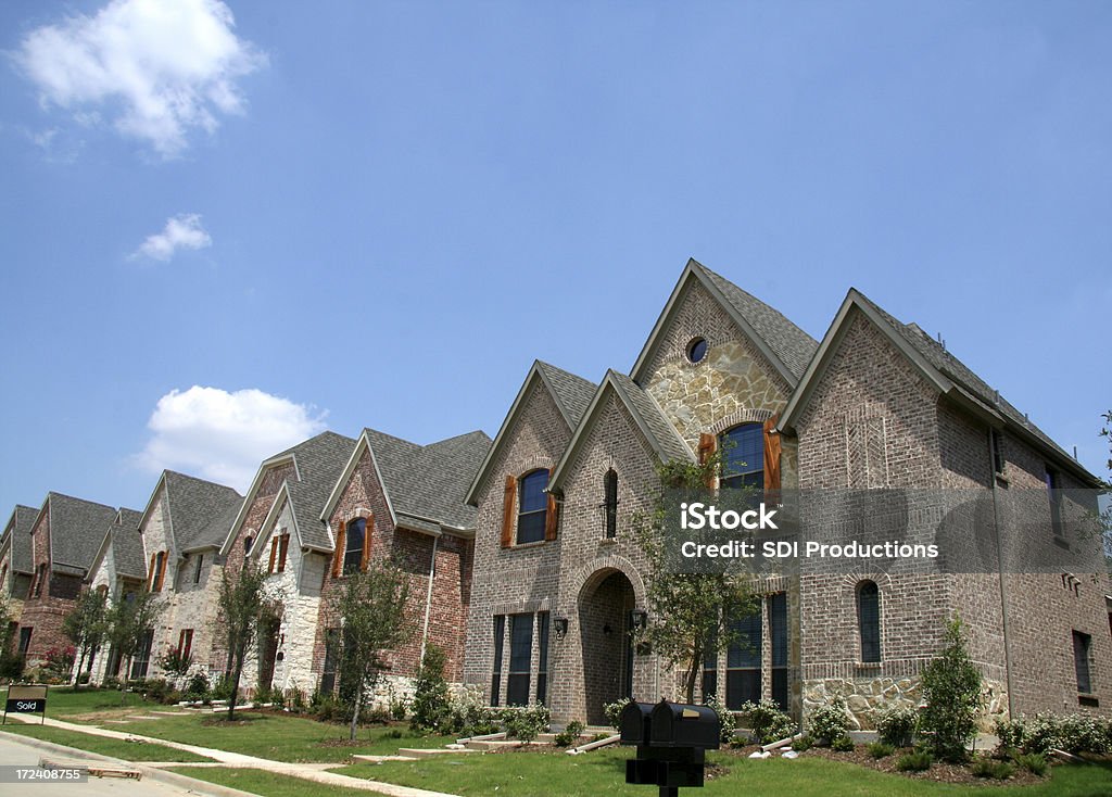 Fileira de novas casas, é vendido! - Foto de stock de Texas royalty-free