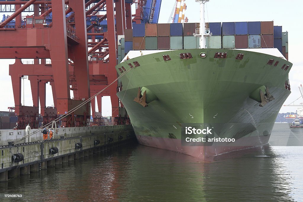 Docking Nave mercantile - Foto stock royalty-free di Adulto