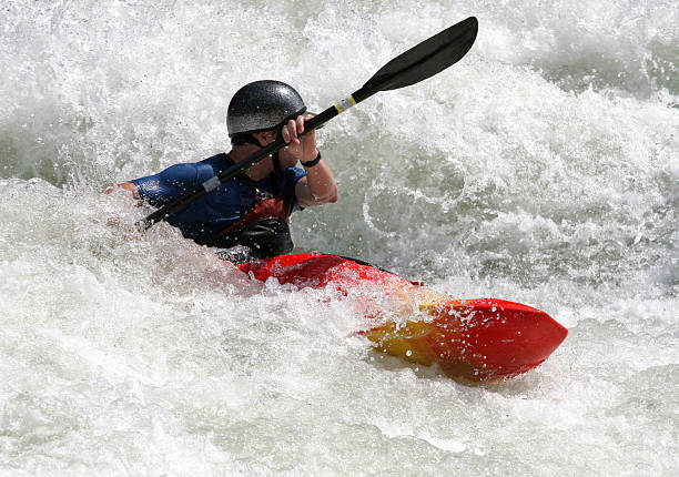 é ótimas atividades ao ar livre - white water atlanta kayak rapid kayaking - fotografias e filmes do acervo