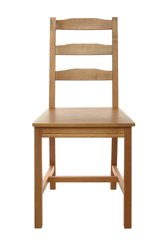 Simple, clásica silla de madera aislada sobre fondo blanco; Foto de estudio photo