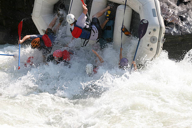 derramada - rafting rapid white water atlanta whitewater boating fotografías e imágenes de stock