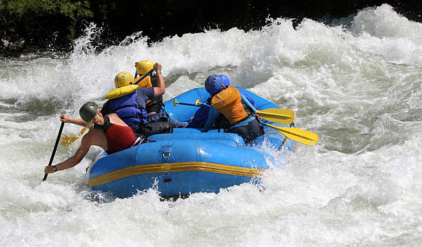 calma antes de la - rafting white water rafting rapid river fotografías e imágenes de stock