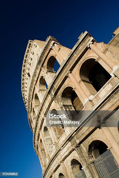 Il Colosseo Di Roma Italia - Fotografie stock e altre immagini di Colosseo - Colosseo, Roma - Città, Ambientazione esterna