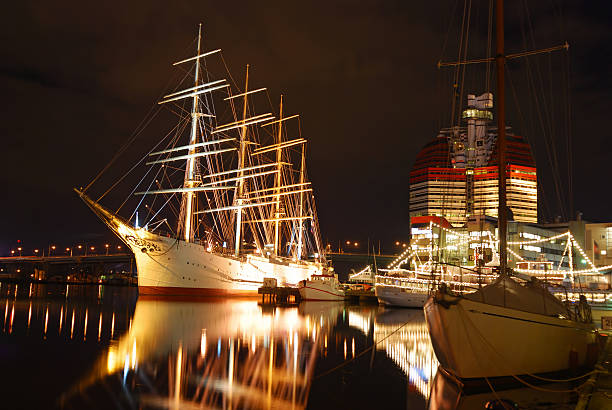istock Ships at the Gothenburg harbor at night 172411063