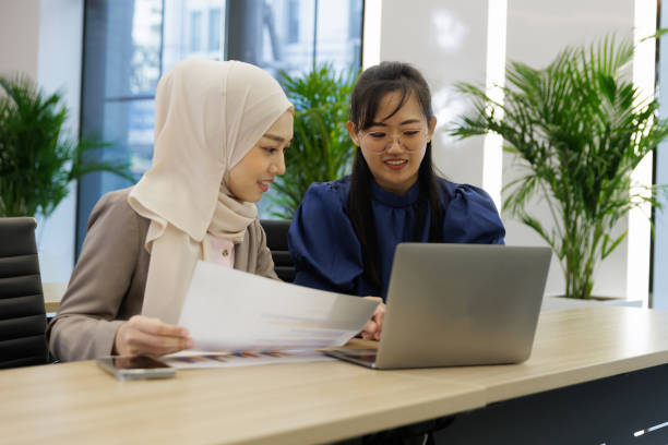 istock Businesswoman working together on the table 1724114558