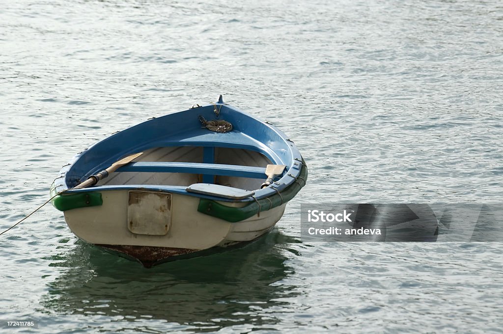 Piccola barca in mare - Foto stock royalty-free di Acqua