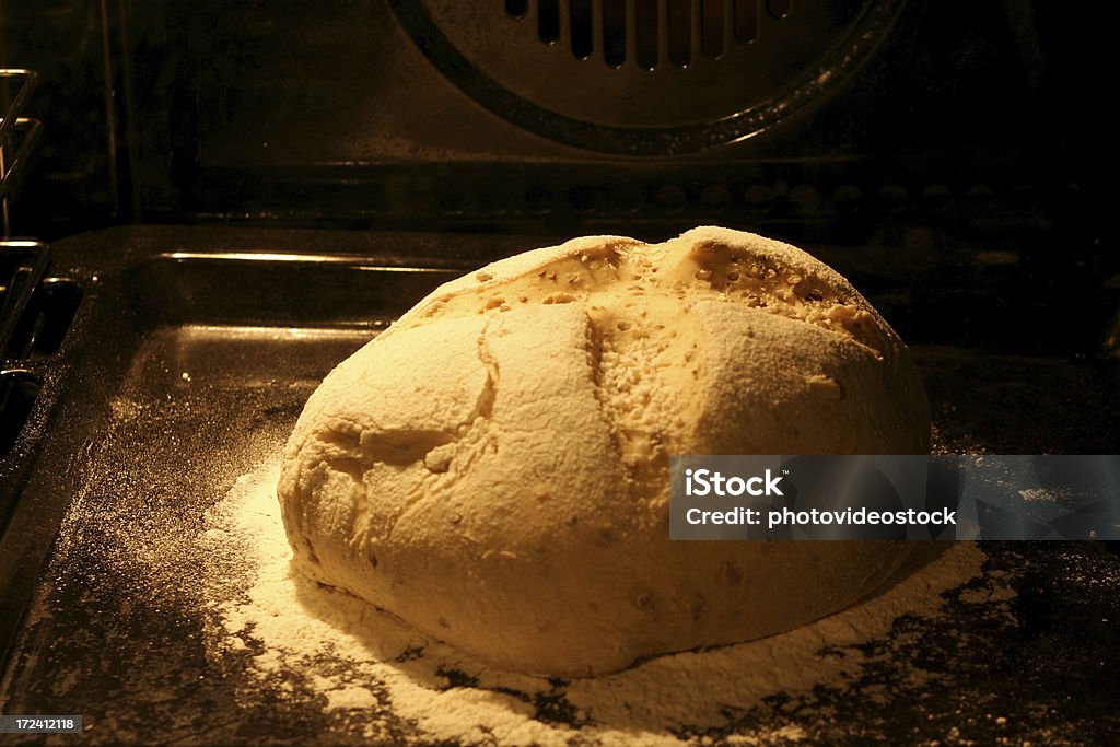 Wzrost domowy Chleb w piecu (1 - Zbiór zdjęć royalty-free (Piec - Kuchenka)