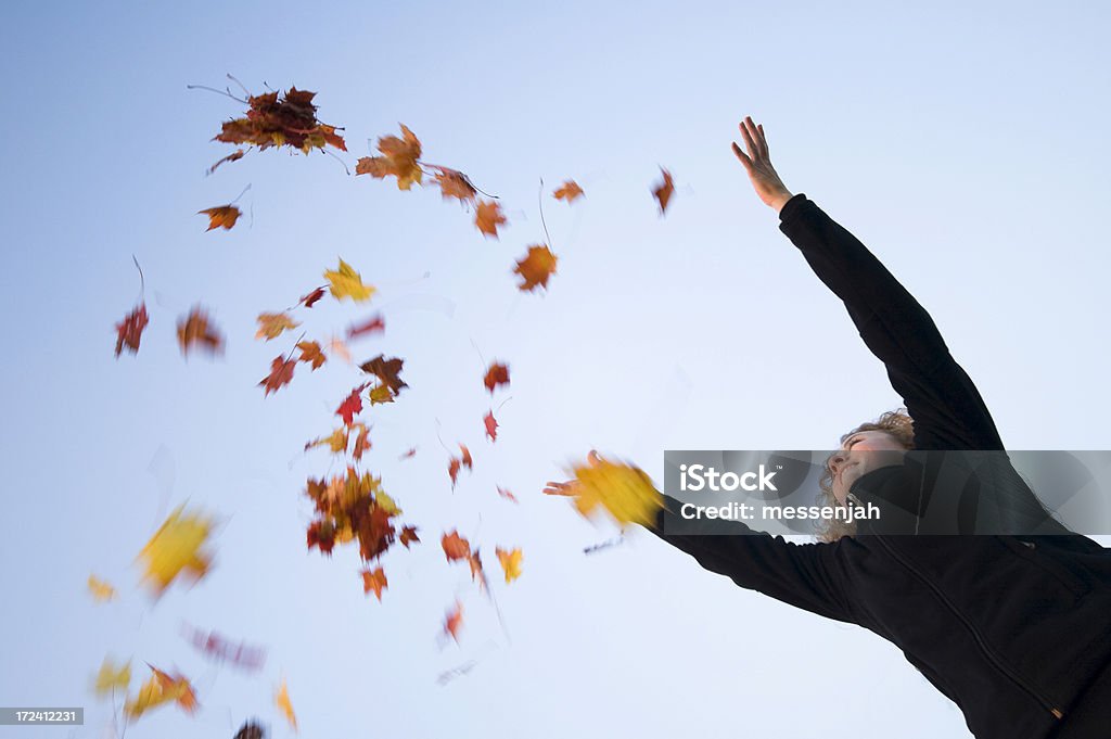 Herbst-twirl - Lizenzfrei Eine Frau allein Stock-Foto