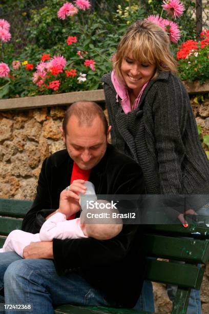 La Famiglia - Fotografie stock e altre immagini di Accudire - Accudire, Adulto, Adulto in età matura