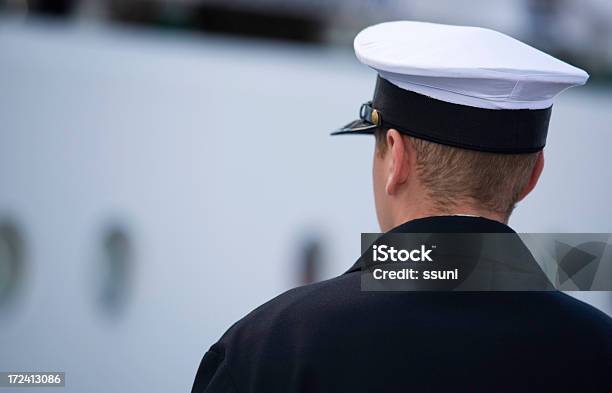 Lonely Marinero Foto de stock y más banco de imágenes de Armada - Armada, Capitán, Marinero