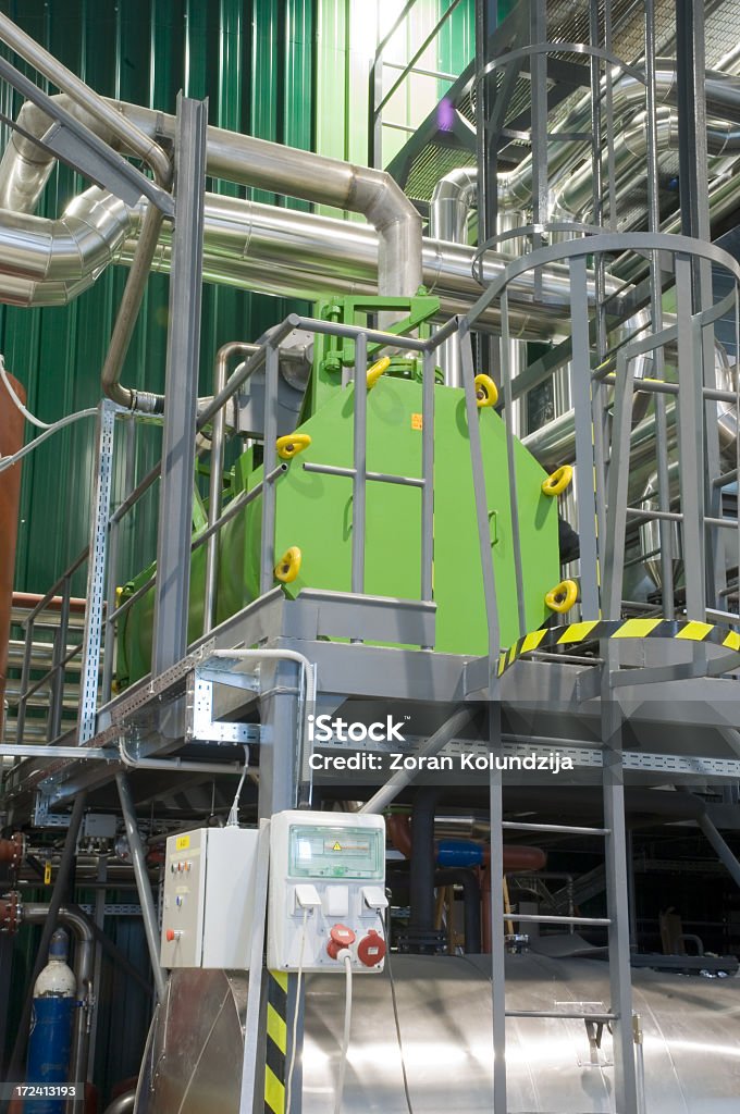 Imagem detalhada de um Depósito e canalizações de bionga central eléctrica. - Royalty-free Indústria Foto de stock