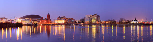 bahía de cardiff - cardiff wales bay uk fotografías e imágenes de stock