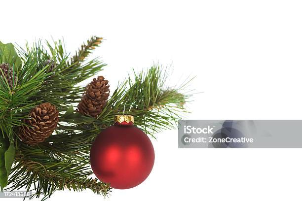 Decorazione Di Natale Abete E Colorati Isolato Su Bianco Con Spazio Per Il Testo - Fotografie stock e altre immagini di Abete