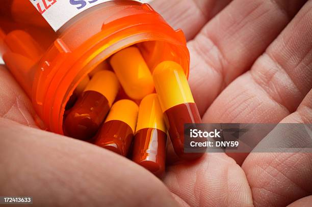 Foto de Remédios e mais fotos de stock de Analgésico - Analgésico, Antibiotico, Comprimido