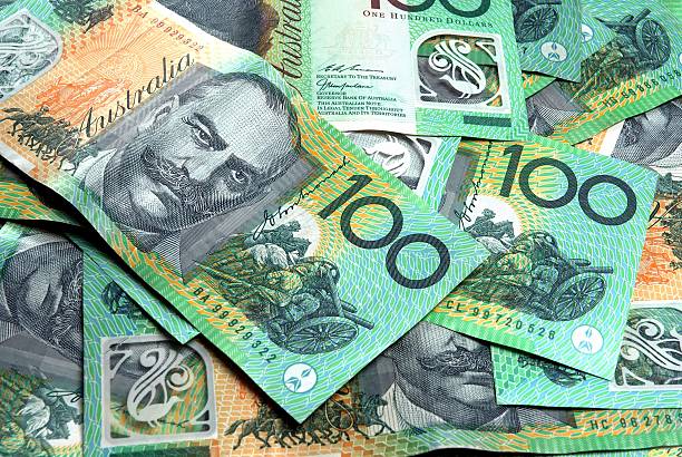 australische 100-dollar-scheine - one hundred dollar bill stock-fotos und bilder