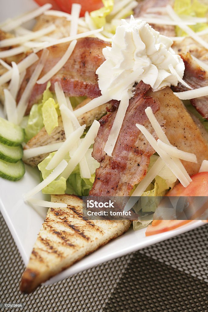 Salada com Bacon e brindes - Foto de stock de Alface royalty-free