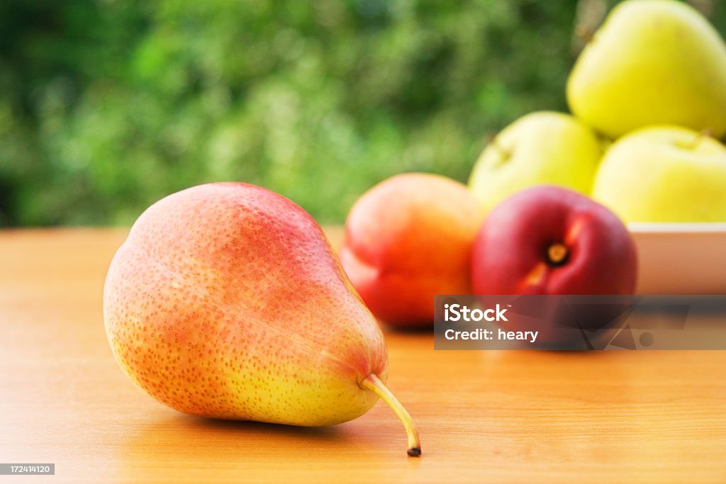 Świeże owoce - Zbiór zdjęć royalty-free (Brzoskwinia - Drzewo owocowe)