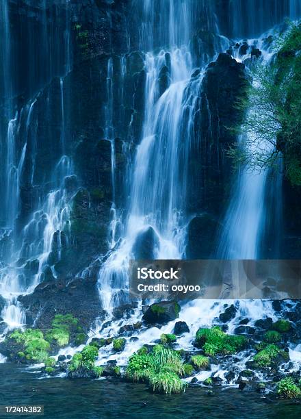 Cascada De Agua Foto de stock y más banco de imágenes de Acantilado - Acantilado, Agua, Agua del grifo