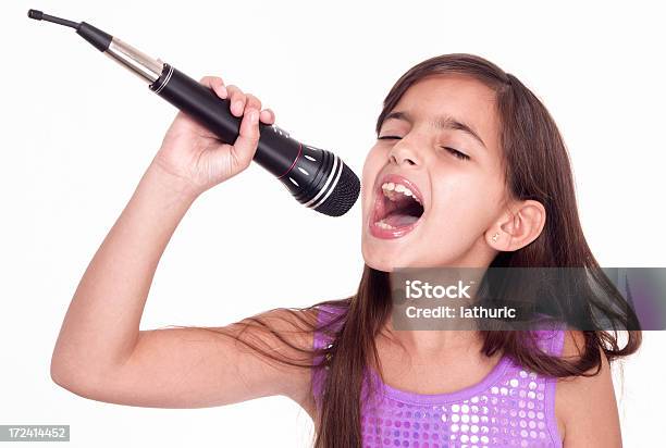 Mały Singer - zdjęcia stockowe i więcej obrazów Mikrofon - Mikrofon, Dziewczyny, Śpiewać