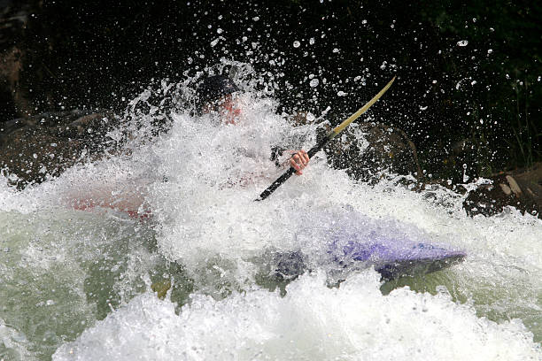 カバー - kayaking white water atlanta river nature ストックフォトと画像