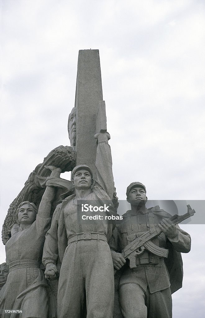 Старый статуй на Мавзолей Мао - Стоковые фото Вертикальный роялти-фри