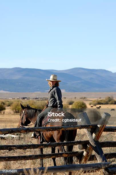 Bella Cowgirl - Fotografie stock e altre immagini di Cowgirl - Cowgirl, Adulto, Adulto in età matura