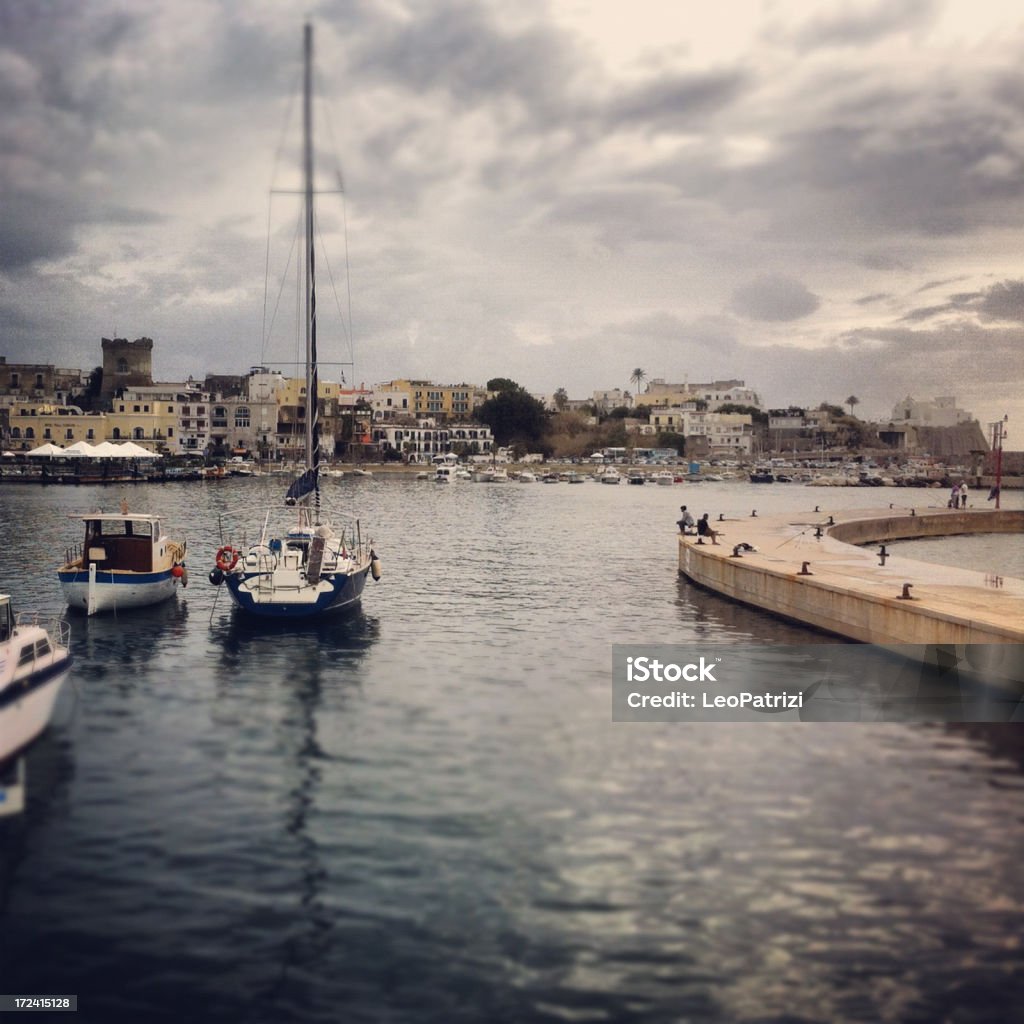 Turistas em Forio d'Ischia porto - Foto de stock de Itália royalty-free