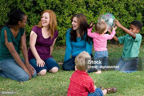 Le Mamme Tempo - Fotografie stock e altre immagini di Adolescenza - Adolescenza, Adulto, Afro-americano