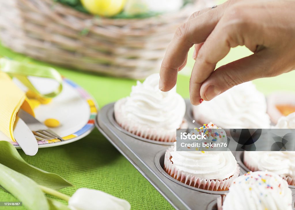 Decorando cupcakes - Royalty-free Acabar Foto de stock
