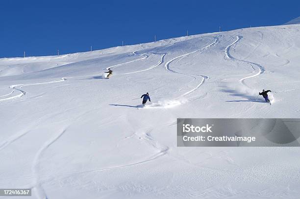 Gruppo Telemarker Di Neve Fresca - Fotografie stock e altre immagini di Sci - Sci e snowboard - Sci - Sci e snowboard, Sci - Attrezzatura sportiva, Italia