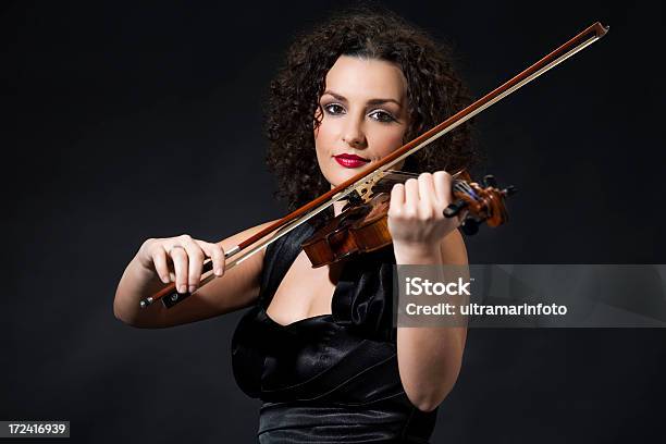 Foto de Violinistas e mais fotos de stock de 20-24 Anos - 20-24 Anos, Adulto, Antigo
